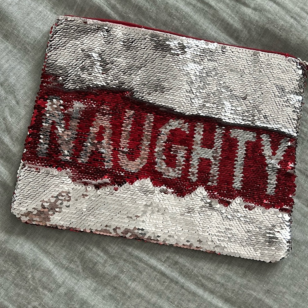 Spicy little holiday clutch. Perfect for holiday cocktail parties.
